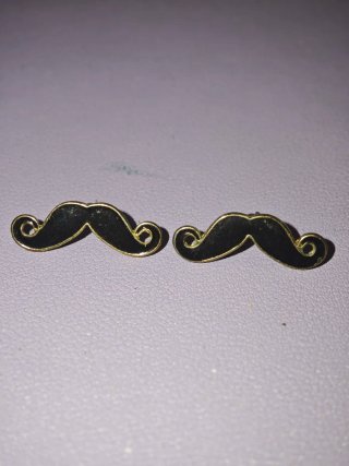 Pendientes Bigote Vintage Negro y Dorado