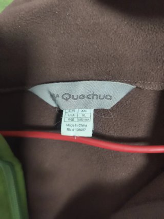 Chaqueta impermeable de la marca Quechua