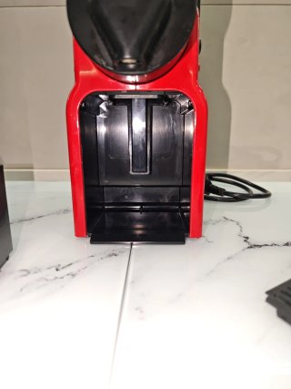 Cafetera Nespresso Roja + box Cápsulas