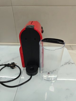 Cafetera Nespresso Roja + box Cápsulas