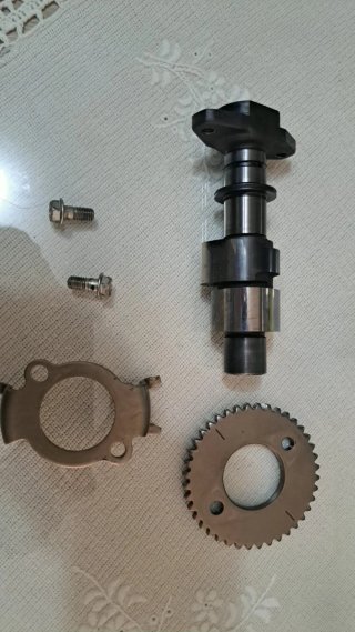 Árbol de levas Honda Transalp 700 ABS trasero.