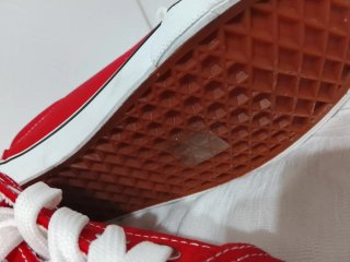 Scarpe rosse e bianche