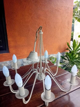 Lámpara de techo 8 brazos color crema con bombilla