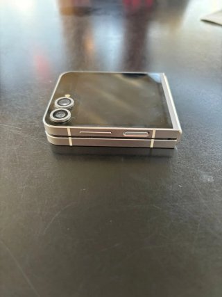 Samsung Galaxy Z Flip6