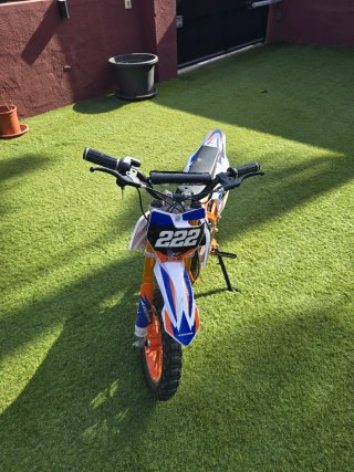 Minimoto eléctrica para niños.