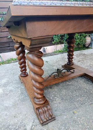 MESA DE MADERA DE NOGAL ANTIGUA