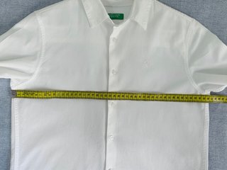 Camicia Benetton bambino/Camisa blanca para niño