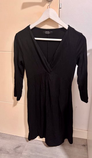 Vestido Bershka escote pico negro