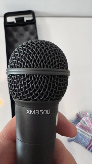 2 Micrófonos Behringer XM8500 y XM1800S