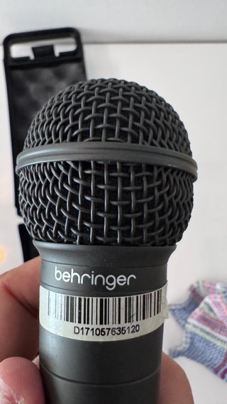 2 Micrófonos Behringer XM8500 y XM1800S