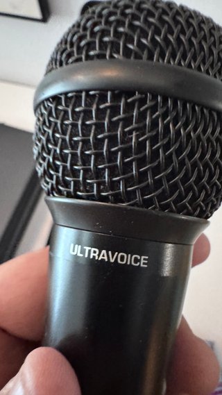 2 Micrófonos Behringer XM8500 y XM1800S