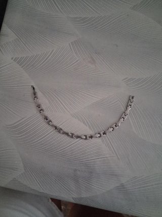 Pulsera de eslabones plateada.no es de plata.
