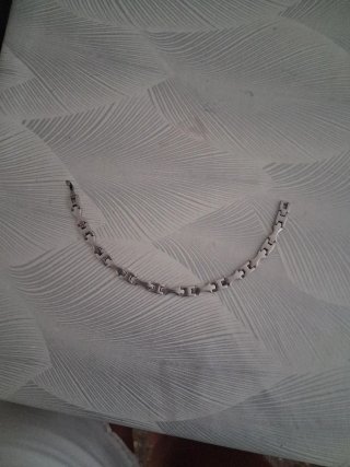 Pulsera de eslabones plateada.no es de plata.