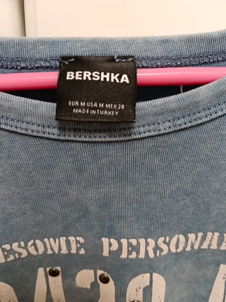 Camiseta Bershka azul Awesome Personality