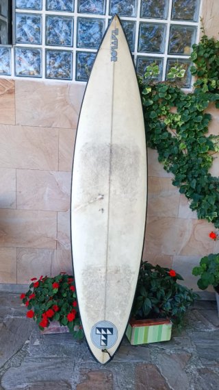 Tabla de surf con quillas