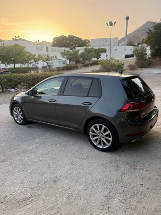 VOLKSWAGEN Golf Business Navi 1.6 TDI