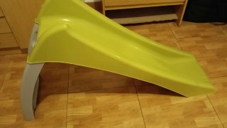 Tobogán infantil amarillo y gris