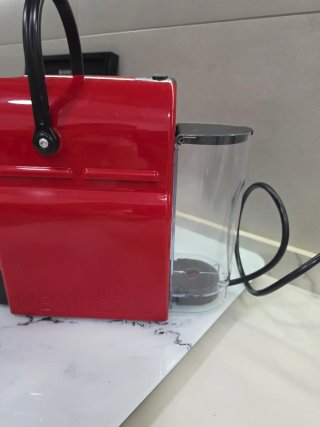 Cafetera Nespresso Roja