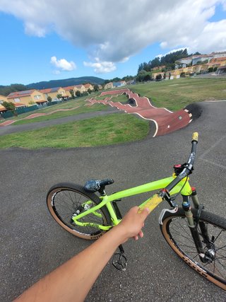 Bicicleta Dirt Jump començal