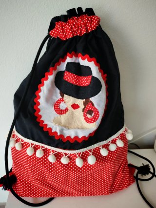 Mochila artesanal flamenca única hecha a mano