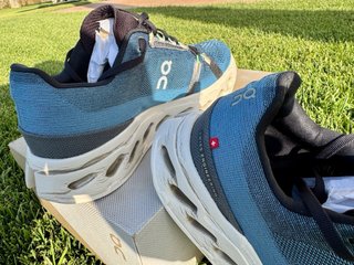 Zapatillas Running ON Cloudeclipse Azul/Blanco