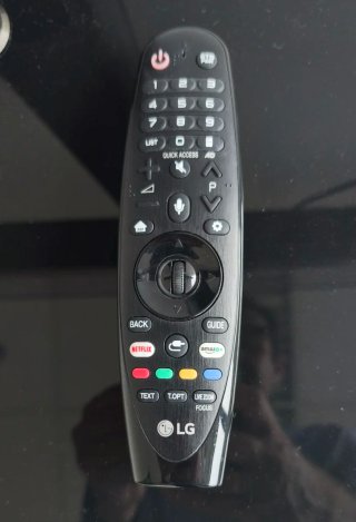 TV LG 47"+ Mueble TV Negro