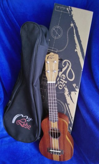 Ukelele Leho sin usar con funda