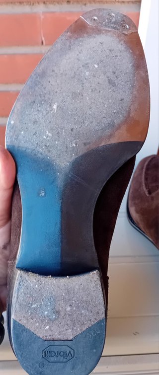 Botines de ante para hombre color marrón. Bespoke
