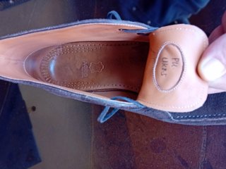 Botines de ante para hombre color marrón. Bespoke