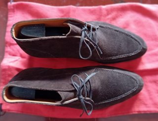 Botines de ante para hombre color marrón. Bespoke