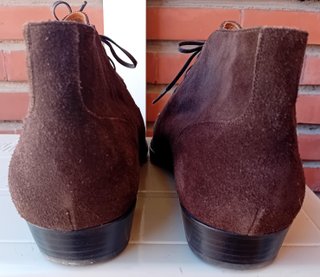 Botines de ante para hombre color marrón. Bespoke