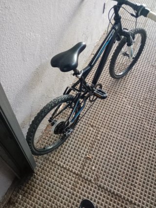 Bicicleta infantil negra
