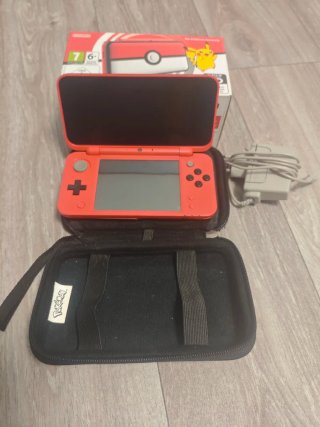 New Nintendo 2DS XL Poké Ball Edition