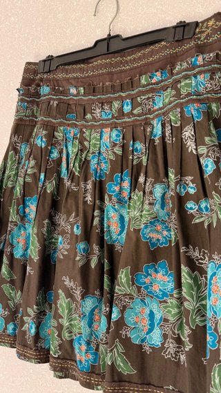 Falda Bershka floral talla 38