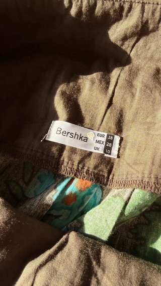 Falda Bershka floral talla 38