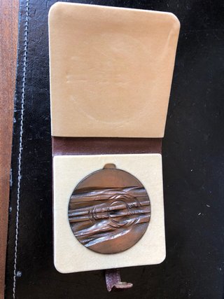 Medalla VIII Bienal Internacional 1982
