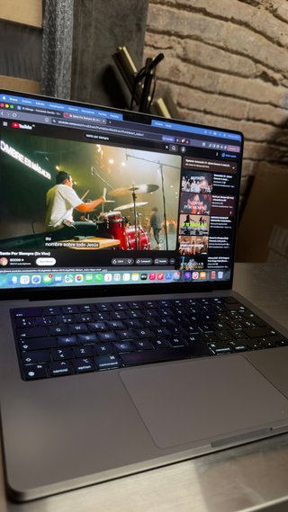 MacBook Pro 2023 M3 14" 512GB 16gb RAM