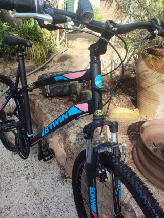 Bicicleta Btwin MTB Negra y Rosa