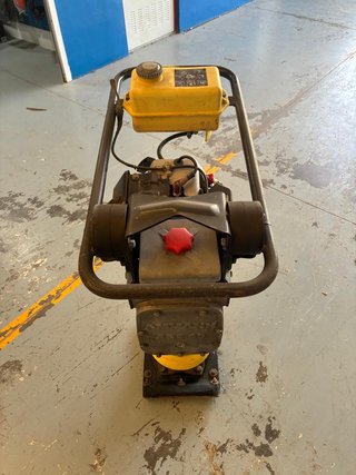 Alquiler de pisón con motor a gasolina 2tpos