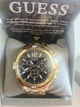 Reloj Guess Hombre Negro y Dorado
