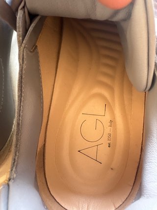 Zapatos AGL grises y blancos