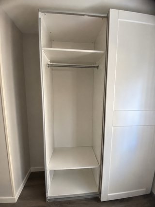 Armario blanco de madera