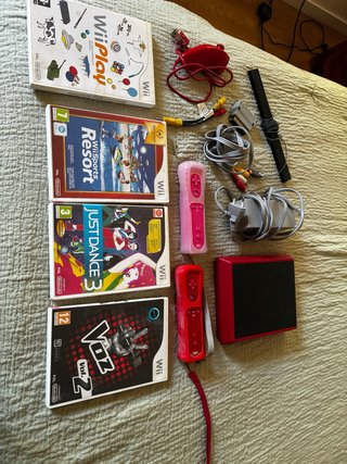 Nintendo Wii Mini Roja + 2 Mandos + 4 Juegos