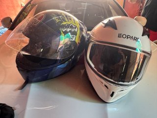 2 Cascos Moto Integrales uno AGV K-3 de diseño
