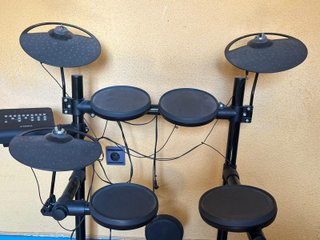 Batería electrónica Yamaha DTX430K completa
