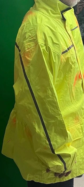 Chaqueta fluorescente con detalles
