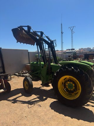 Tractor John Deere 21-20 con pala