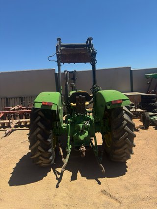 Tractor John Deere 21-20 con pala