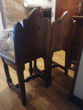 2 Sillas antiguas talladas madera