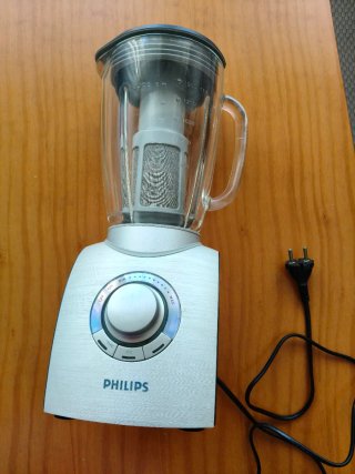 Batidora Philips con vaso de cristal.